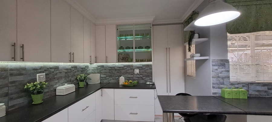 4 Bedroom Property for Sale in Morelig Free State